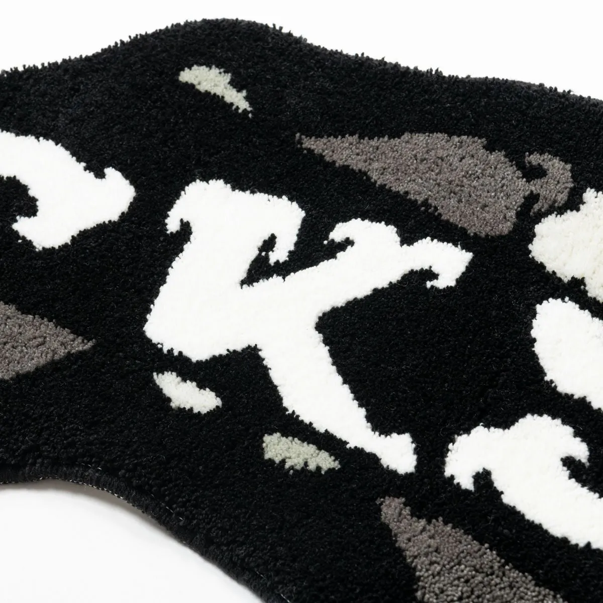 KICKS LAB. LOGO RUG BLACK/WHITE